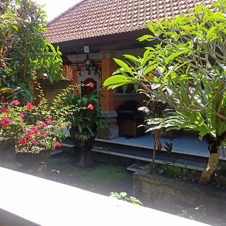 Family Guest House Убуд Экстерьер фото
