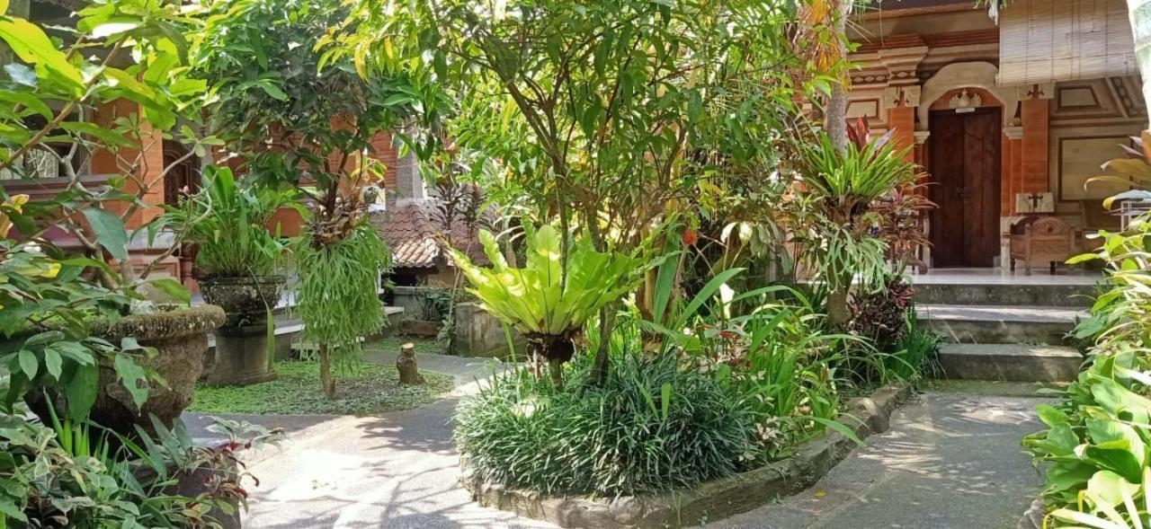 Family Guest House Убуд Экстерьер фото